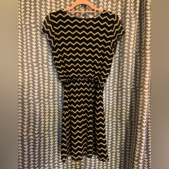 Fitted Waist Dress with belt. - Picture 2 of 4